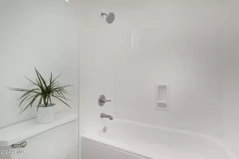 Bath - 9412 E Hillview Cir, Mesa, AZ 85207 photo 4 of 5