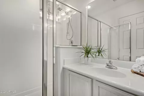 Bath - 9412 E Hillview Cir, Mesa, AZ 85207 photo 5 of 5