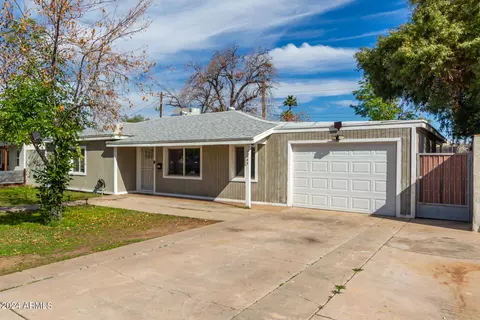 Exterior - 7145 N 26th Dr, Phoenix, AZ 85051 photo 5 of 11