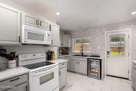 Kitchen - 7145 N 26th Dr, Phoenix, AZ 85051 photo 1 of 4