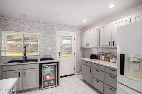 Kitchen - 7145 N 26th Dr, Phoenix, AZ 85051 photo 2 of 4