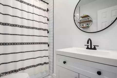 Bath - 7145 N 26th Dr, Phoenix, AZ 85051 photo 1 of 1