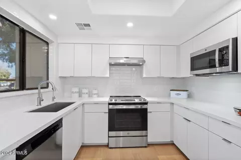 7575 E Indian Bend Rd #1076, Scottsdale, AZ 85250