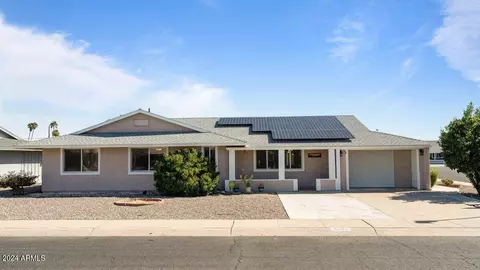 10207 W Palmer Dr, Sun City, AZ 85351