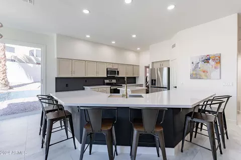 Kitchen - 2123 E Granite View Dr, Phoenix, AZ 85048 photo 6 of 7