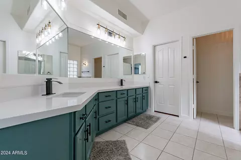 Bath - 2123 E Granite View Dr, Phoenix, AZ 85048 photo 4 of 5