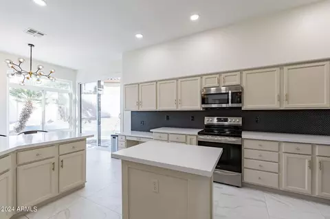Kitchen - 2123 E Granite View Dr, Phoenix, AZ 85048 photo 4 of 7
