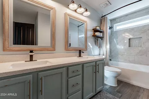 Bath - 2123 E Granite View Dr, Phoenix, AZ 85048 photo 2 of 5
