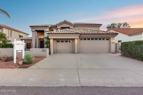 5815 W Del Lago Cir, Glendale, AZ 85308