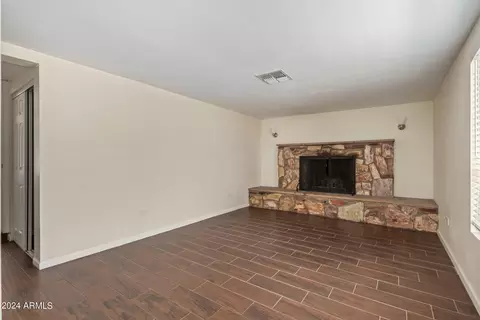 Living - 3121 N 27th Pl, Phoenix, AZ 85016 photo 2 of 3