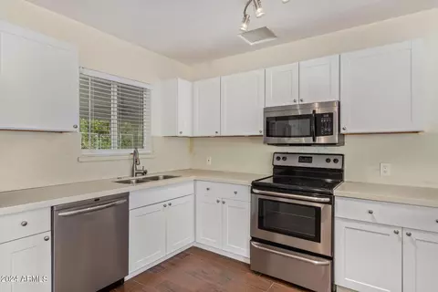 Kitchen - 3121 N 27th Pl, Phoenix, AZ 85016 photo 5 of 5