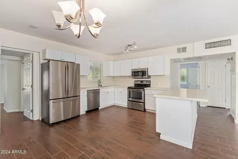Kitchen - 3121 N 27th Pl, Phoenix, AZ 85016 photo 3 of 5
