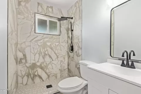 Bath - 3418 W Cholla St, Phoenix, AZ 85029 photo 3 of 6