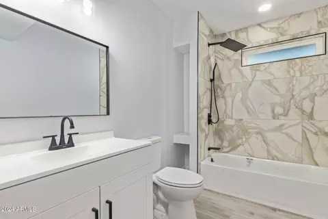 Bath - 3418 W Cholla St, Phoenix, AZ 85029 photo 5 of 6