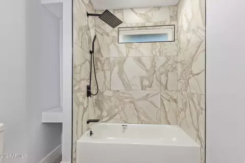 Bath - 3418 W Cholla St, Phoenix, AZ 85029 photo 6 of 6