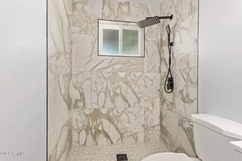 Bath - 3418 W Cholla St, Phoenix, AZ 85029 photo 4 of 6