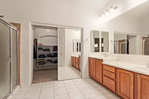 Bath - 3377 E Mayberry Ave, Gilbert, AZ 85297 photo 2 of 3
