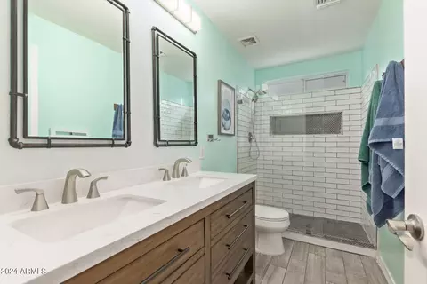 Bath - 3377 E Mayberry Ave, Gilbert, AZ 85297 photo 3 of 3