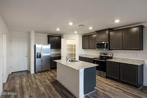 602 W Crowned Dove Trl, Casa Grande, AZ 85122