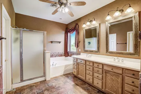Bath - 3036 E San Pedro Ct, Gilbert, AZ 85234 photo 2 of 4