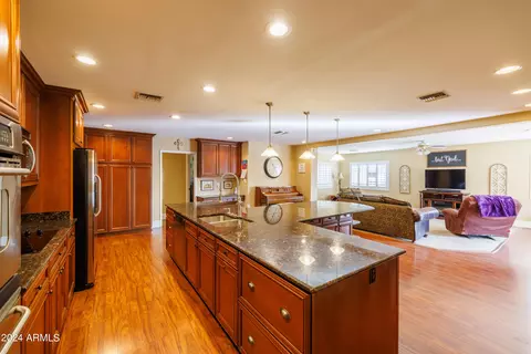 5741 W Frier Dr, Glendale, AZ 85301