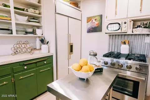 Kitchen - 2343 Earll Dr, Phoenix, AZ 85016 photo 7 of 10