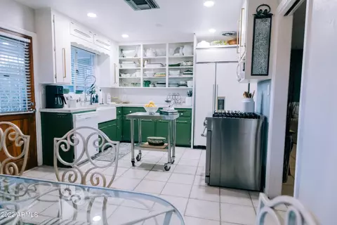 Kitchen - 2343 Earll Dr, Phoenix, AZ 85016 photo 6 of 10