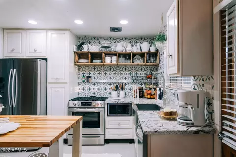 Kitchen - 2343 Earll Dr, Phoenix, AZ 85016 photo 3 of 10