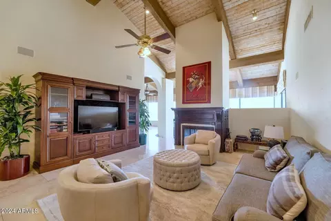 Living - 5401 E Valle Vista Rd, Phoenix, AZ 85018 photo 4 of 5