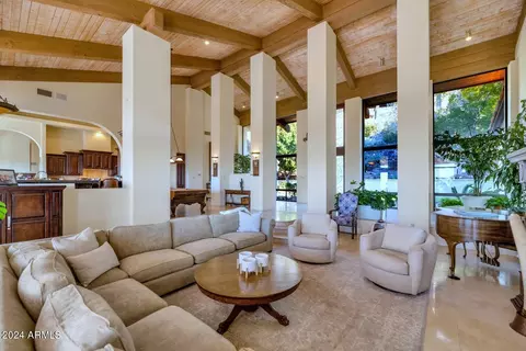 Living - 5401 E Valle Vista Rd, Phoenix, AZ 85018 photo 2 of 5