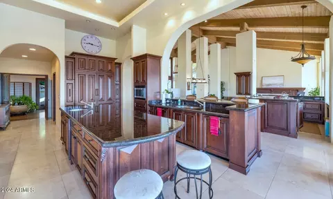 Kitchen - 5401 E Valle Vista Rd, Phoenix, AZ 85018 photo 2 of 4