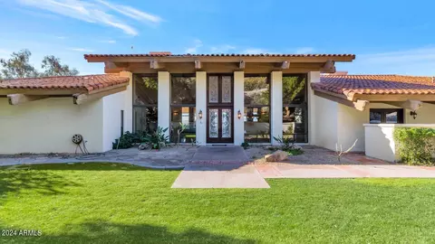 Exterior - 5401 E Valle Vista Rd, Phoenix, AZ 85018 photo 2 of 8