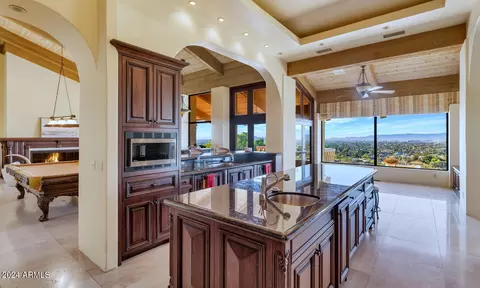 Kitchen - 5401 E Valle Vista Rd, Phoenix, AZ 85018 photo 3 of 4