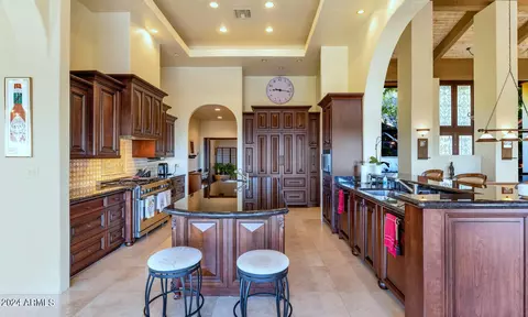 Kitchen - 5401 E Valle Vista Rd, Phoenix, AZ 85018 photo 4 of 4