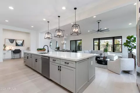 Kitchen - 4145 N 42nd Pl, Phoenix, AZ 85018 photo 1 of 5