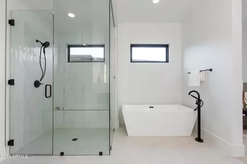 Bath - 4145 N 42nd Pl, Phoenix, AZ 85018 photo 2 of 4