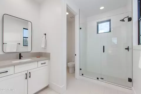 Bath - 4145 N 42nd Pl, Phoenix, AZ 85018 photo 4 of 4