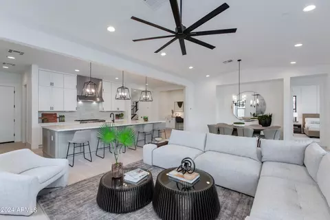 Living - 4145 N 42nd Pl, Phoenix, AZ 85018 photo 1 of 2