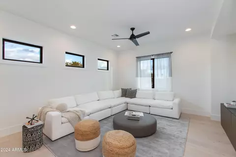 Living - 4145 N 42nd Pl, Phoenix, AZ 85018 photo 2 of 2