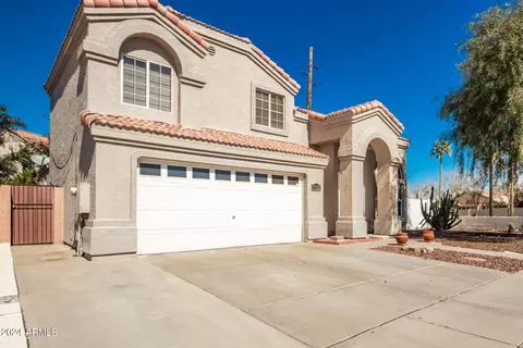 802 W Iris Dr, Gilbert, AZ 85233 photo 4