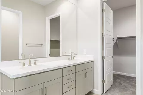 Bath - 5967 E Lone Cactus Rd, Phoenix, AZ 85054 photo 4 of 6