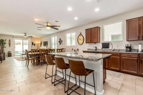 2429 E Alta Vista Rd, Phoenix, AZ 85042 photo 2