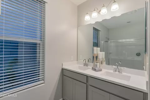 Bath - 5958 E Lone Cactus Rd, Phoenix, AZ 85054 photo 3 of 3