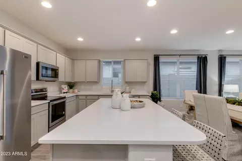 Kitchen - 5958 E Lone Cactus Rd, Phoenix, AZ 85054 photo 4 of 5