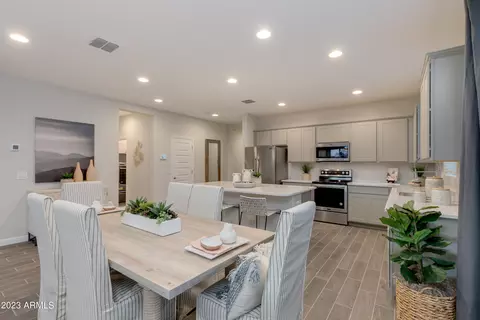 Dining - 5958 E Lone Cactus Rd, Phoenix, AZ 85054 photo 2 of 2