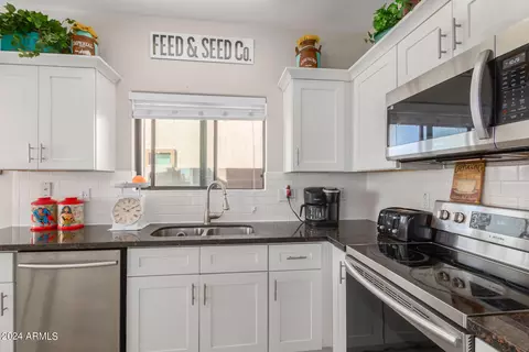 Kitchen - 2191 E Greenlee Ave, Apache Junction, AZ 85119 photo 10 of 11