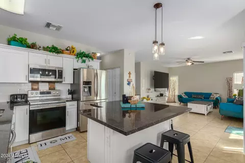 Kitchen - 2191 E Greenlee Ave, Apache Junction, AZ 85119 photo 6 of 11