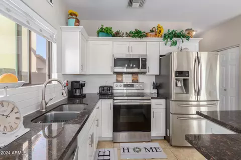 Kitchen - 2191 E Greenlee Ave, Apache Junction, AZ 85119 photo 8 of 11