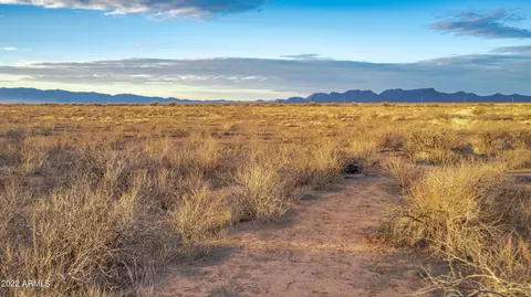 0004 W Long Rifle Lot 4 Rd #4, Aguila, AZ 85320