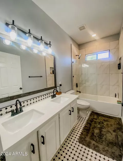 1124 E Rose Ln #13, Phoenix, AZ 85014 photo 21